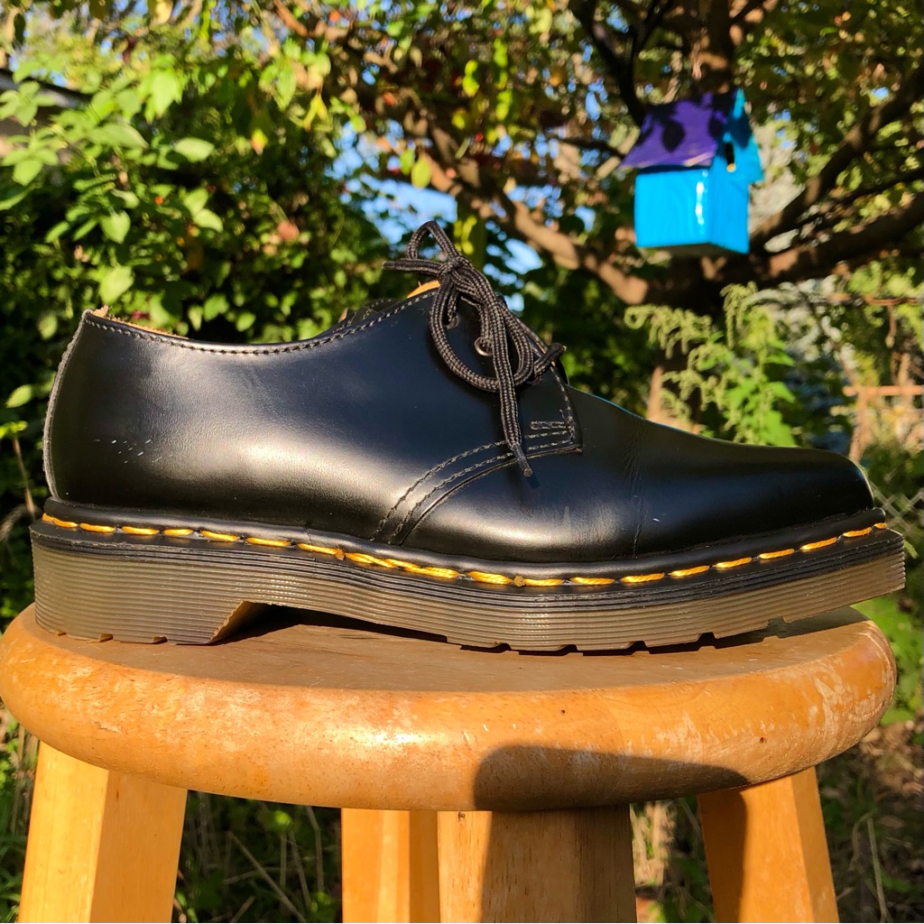 Dr. Martens 1a18/Mx Pointed Toe Flats